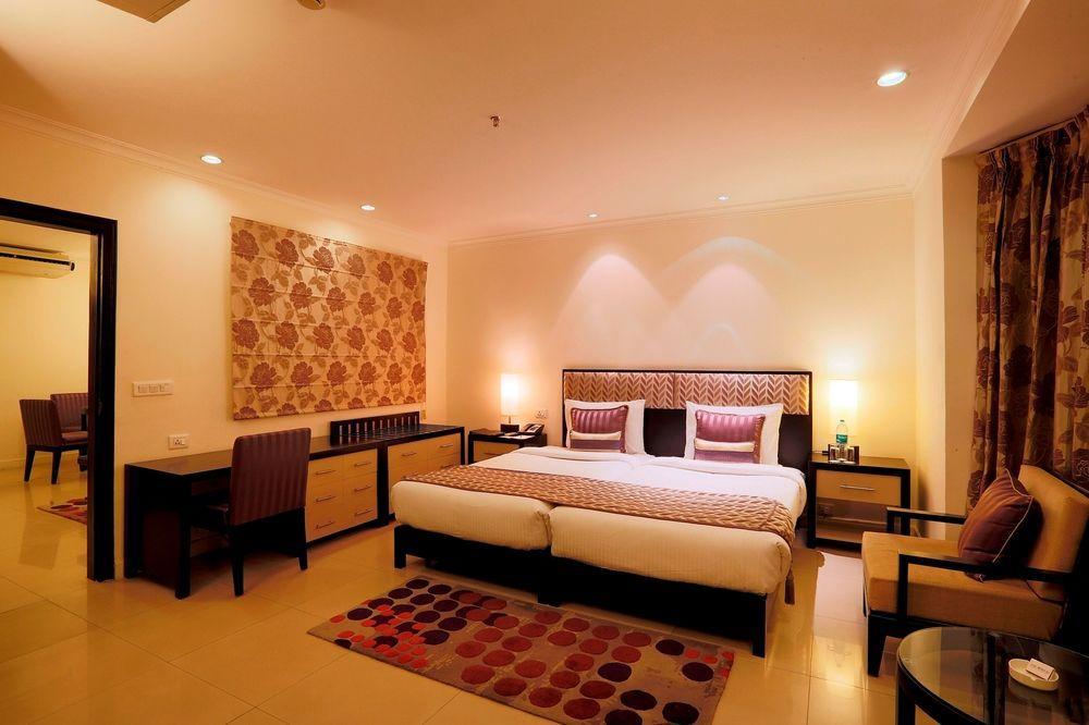 The Lallgarh Palace A Heritage Hotel Bikaner Bagian luar foto