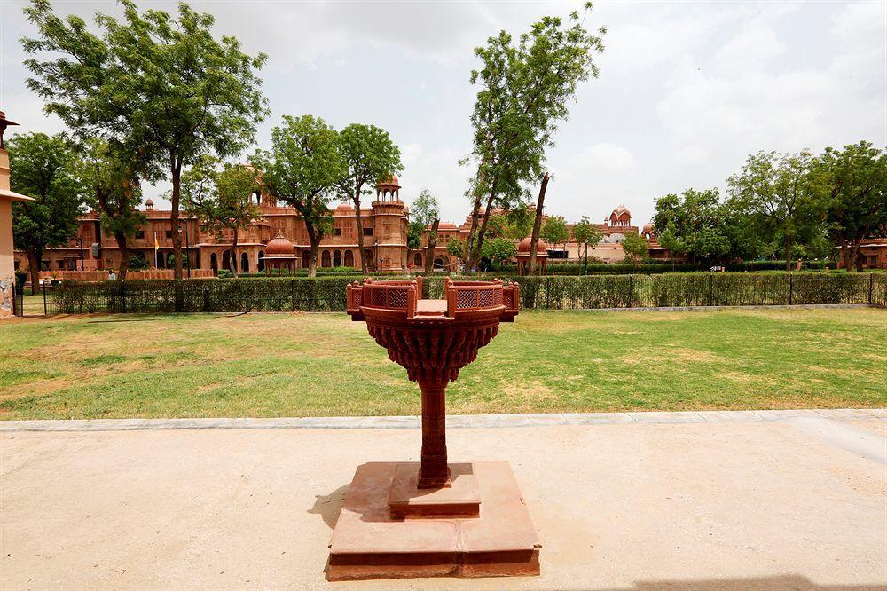 The Lallgarh Palace A Heritage Hotel Bikaner Bagian luar foto