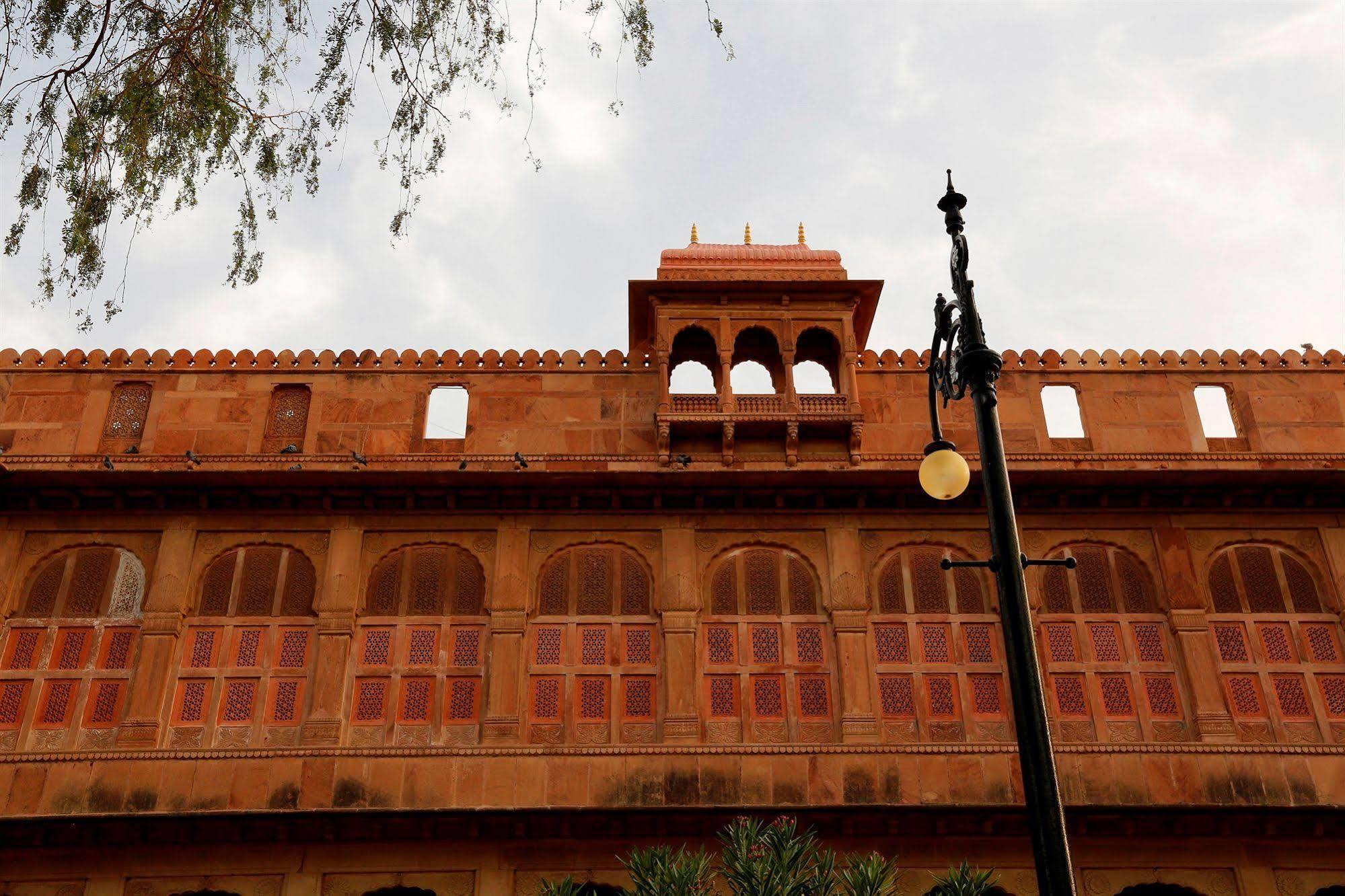 The Lallgarh Palace A Heritage Hotel Bikaner Bagian luar foto