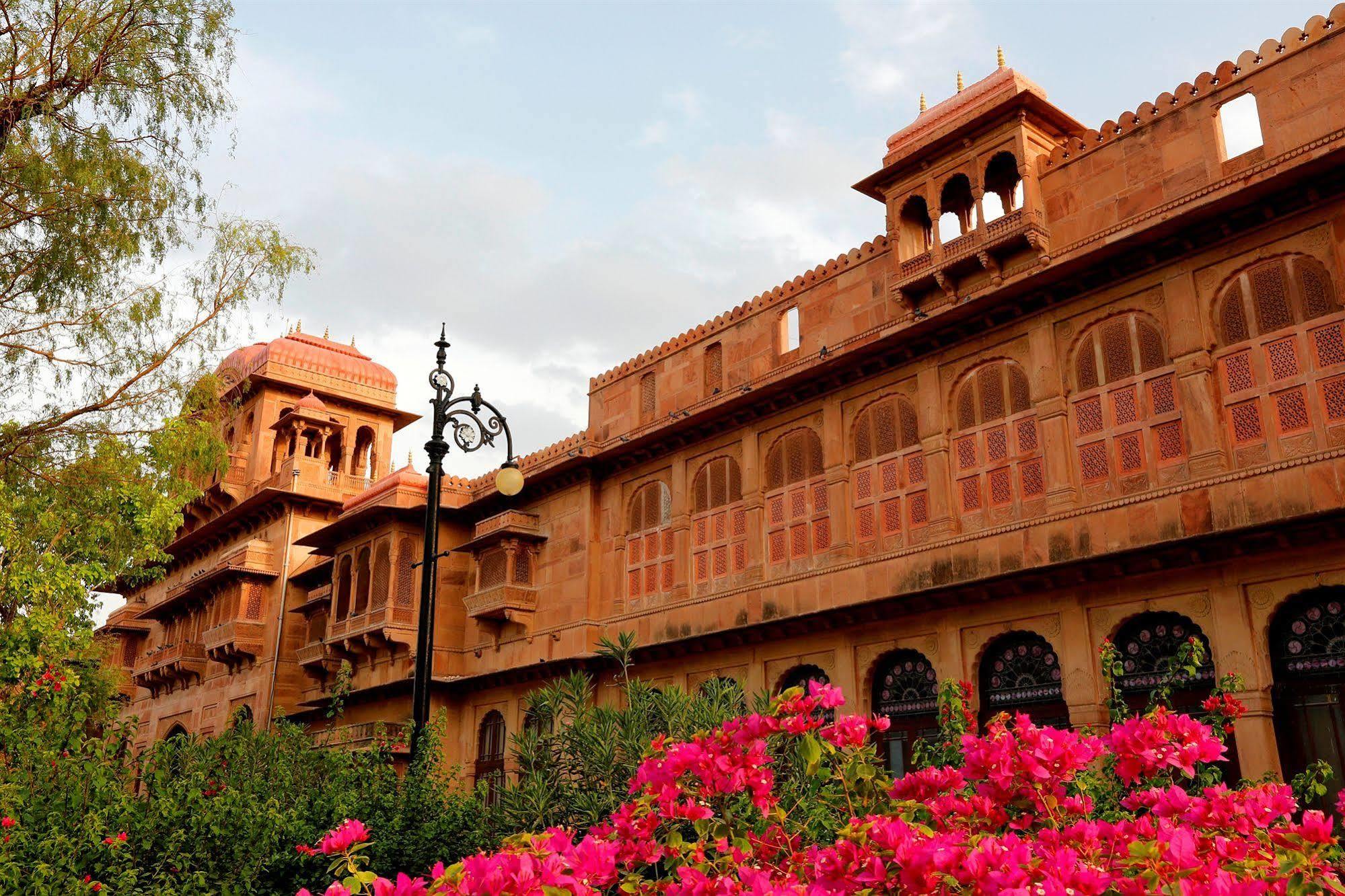 The Lallgarh Palace A Heritage Hotel Bikaner Bagian luar foto