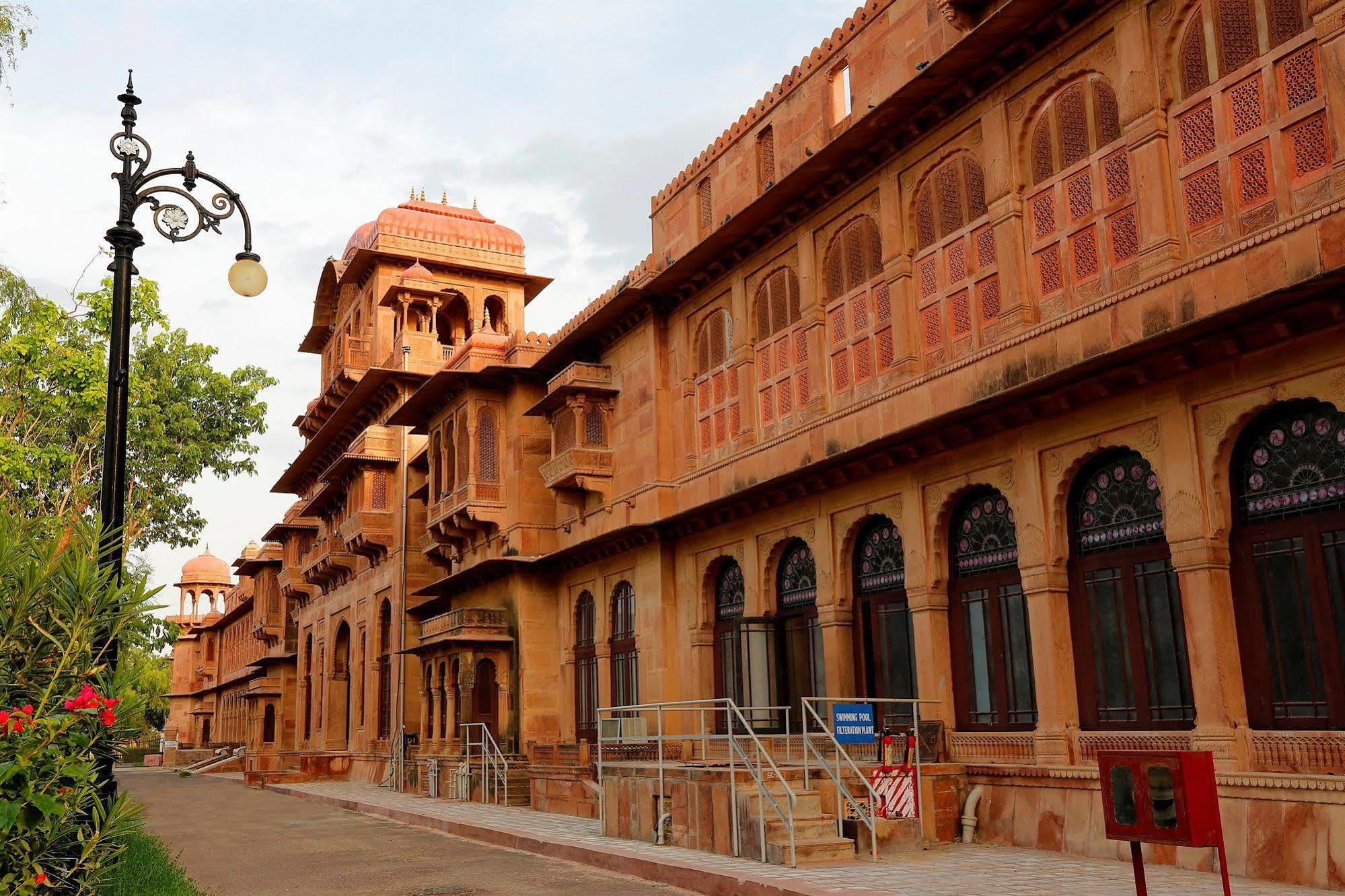The Lallgarh Palace A Heritage Hotel Bikaner Bagian luar foto