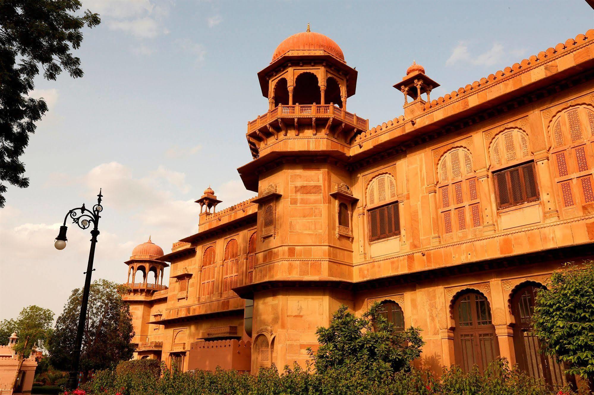The Lallgarh Palace A Heritage Hotel Bikaner Bagian luar foto